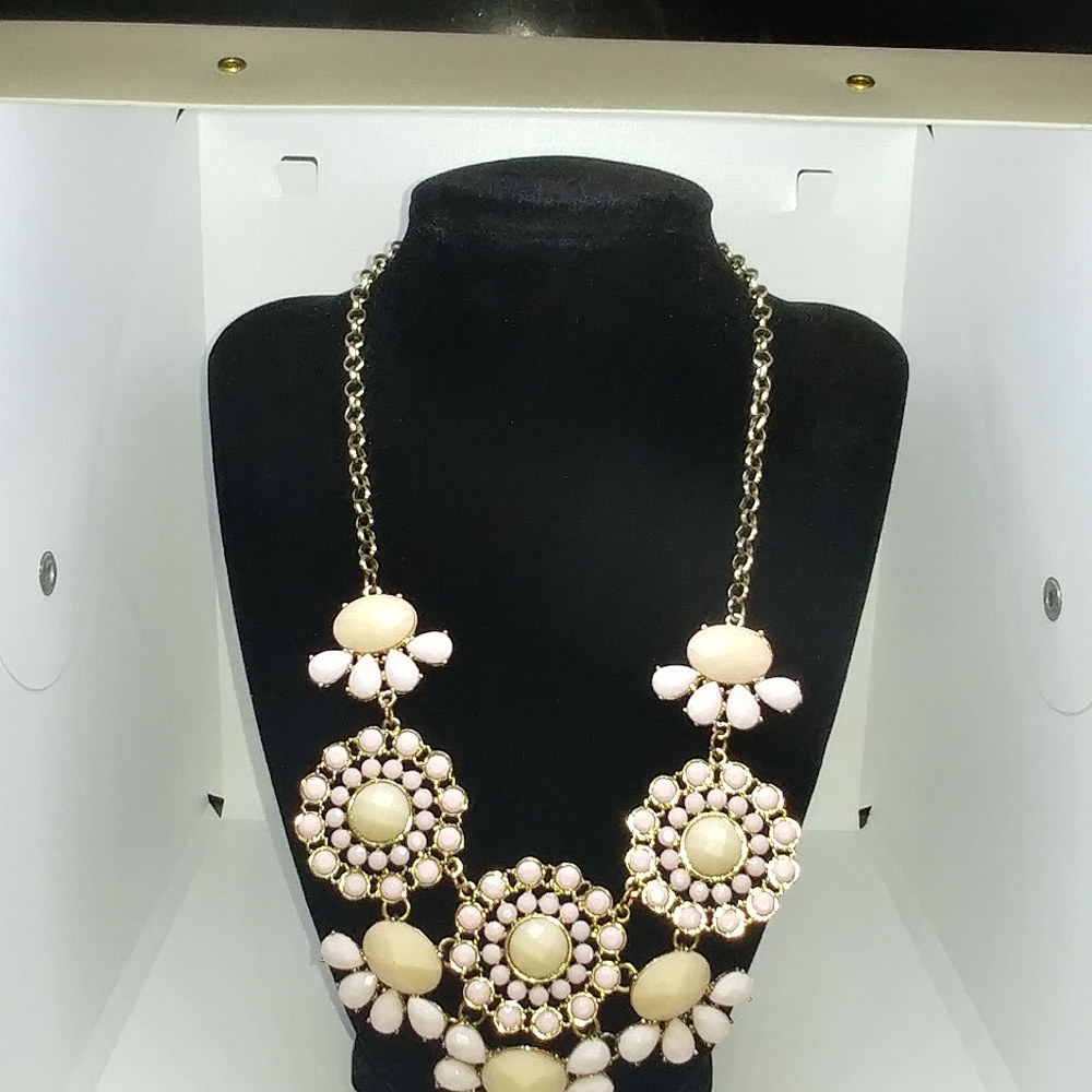 Eight Flowers Necklace